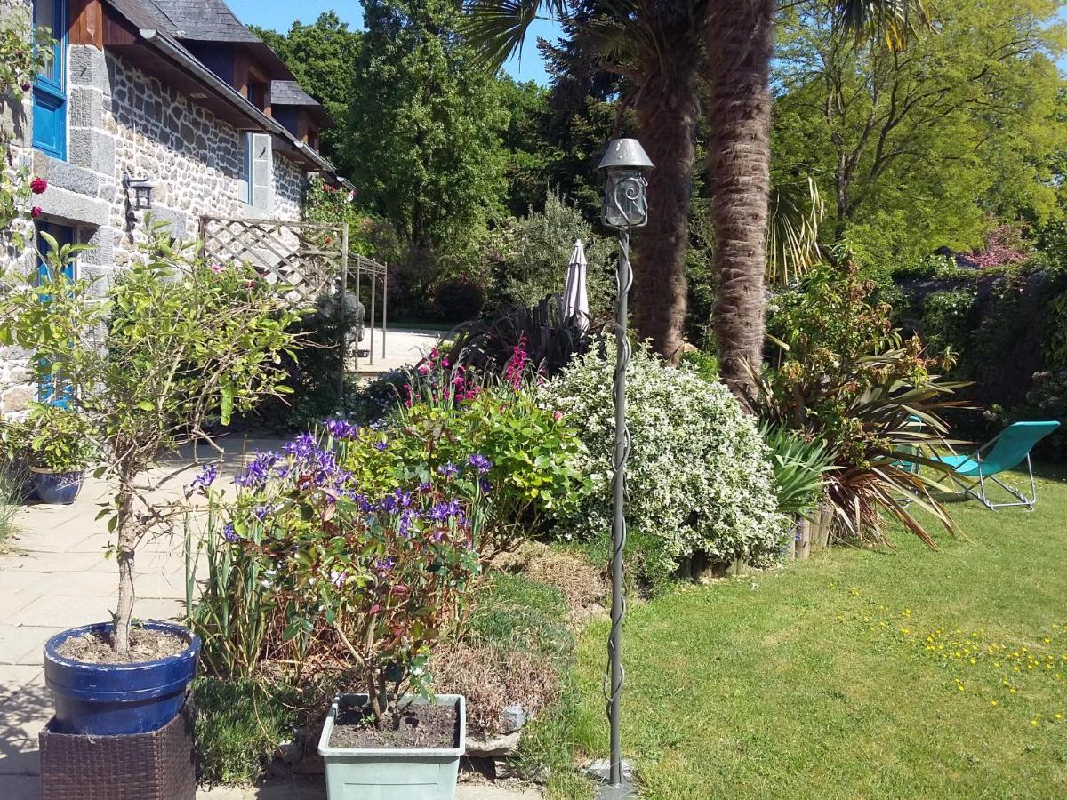 Les Petites Chapelles Saint-Pierre-de-Plesguen Exterior foto